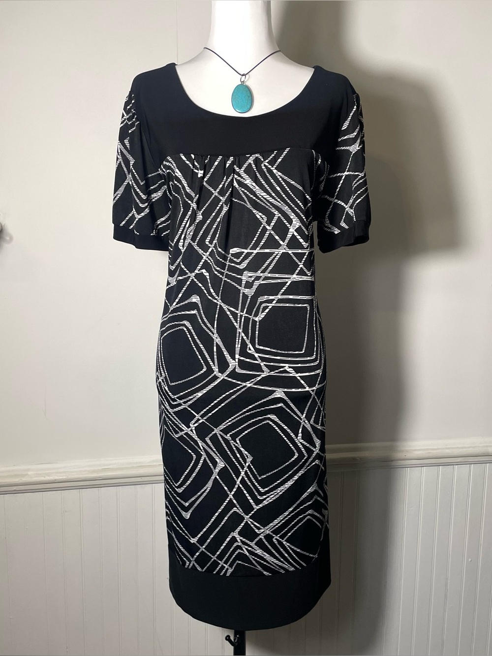 Unbranded - Black White Geometric Pattern Round Neck Short Sleeve Midi Dress
